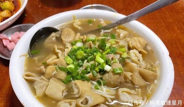 成都一家藏在巷子里的30年肥肠馆子,每天人气爆棚,上菜全靠吼