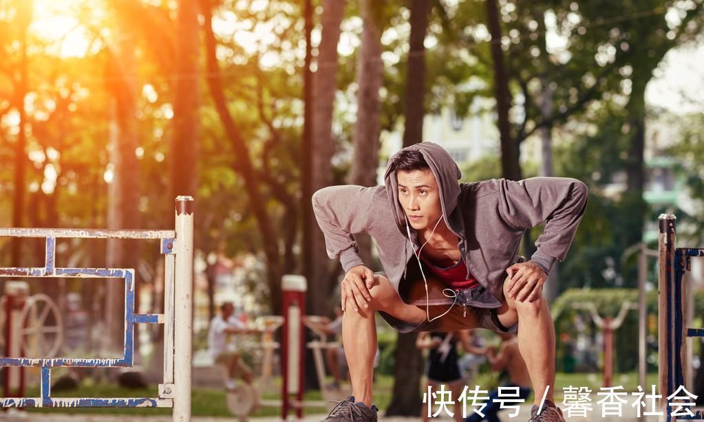 肌肉|深蹲伤膝盖未必,深蹲这4个魅力,因为你不练,所以不懂