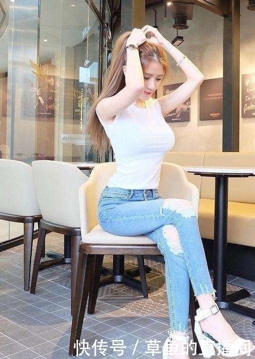 紧身裤搭高跟鞋,美女出门逛街旅游少不了,时髦个性显腿长