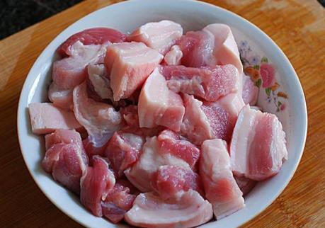 冷天炖肉后,多放“1香料2酱油”,肉越炖越香,吃了都说好