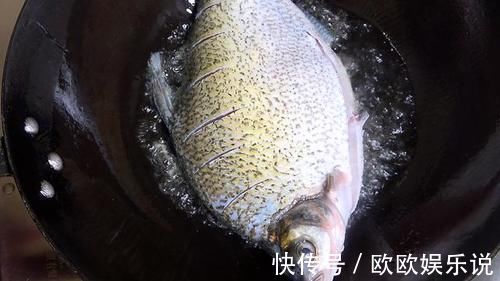 二荆条|煎鱼时,不要撒盐和用姜抹锅底,大厨教你一招,煎鱼不粘锅不破皮
