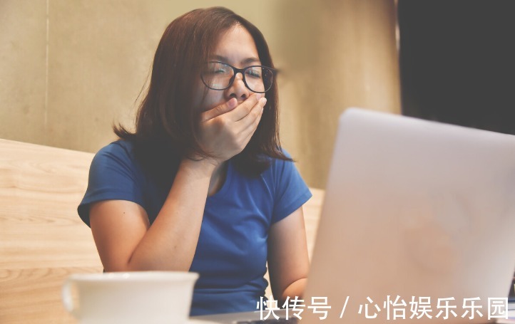 发黄|肝不好的人需警惕！早期肝病有5大症状，戒掉4大坏习惯是关键