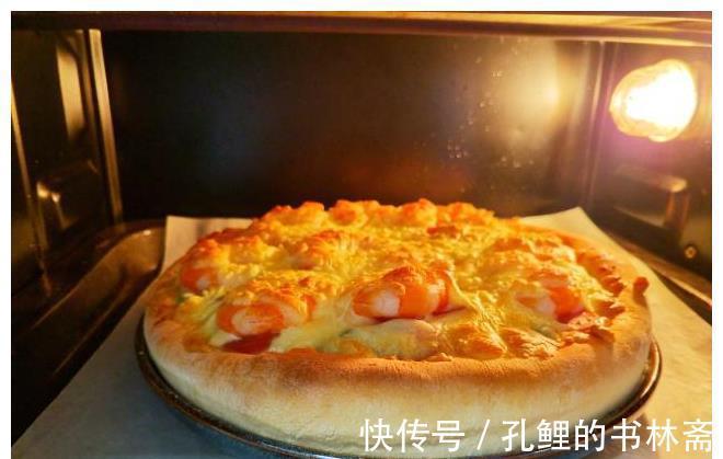 披萨饼|一家四口的早餐,吃披萨最过瘾,有肉有菜还有饼,老公孩子抢着吃