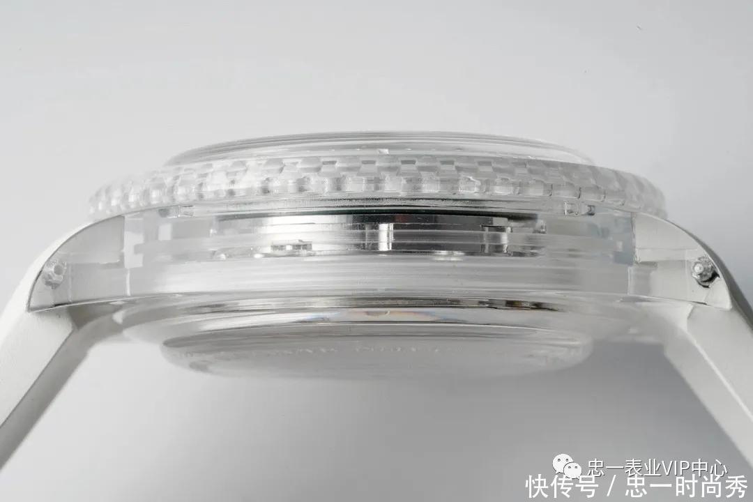 忠一表业：?KZ劳力士之Phantomlab改装透明水鬼让这个夏季充满活力！