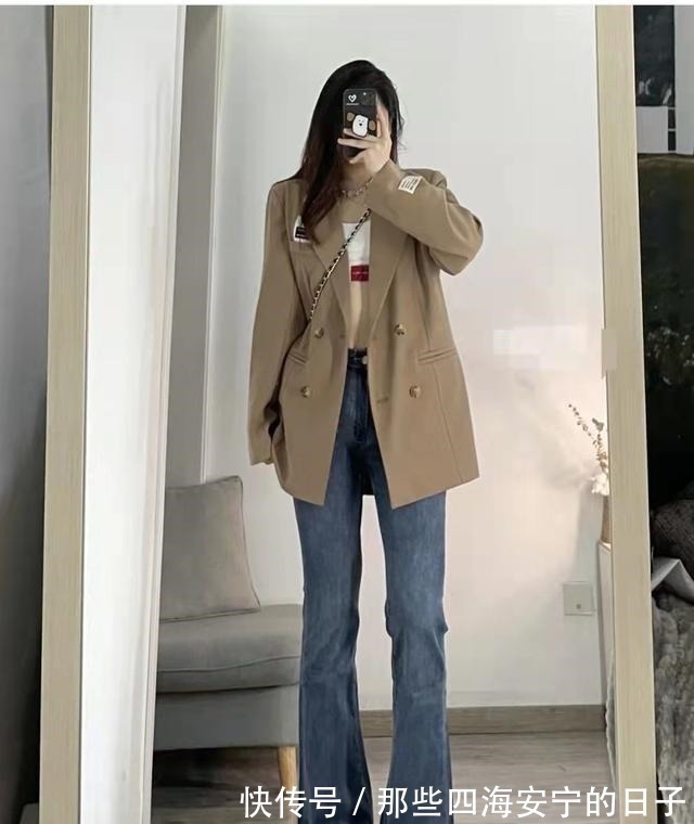 皮鞋 时尚穿搭喇叭牛仔裤怎么搭配上衣和鞋子好看!