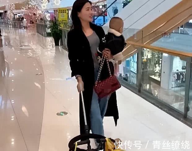 爱美之心|“最美妈妈”遛娃逛街两不误火了,网友:是个高手!