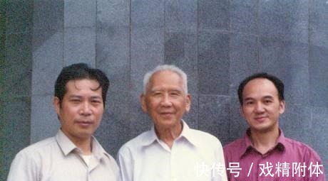 中国书法$他的书法占主导地位,代表中国书法的最高水平,不过他写的很特别!