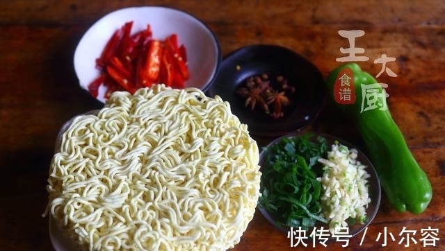 方便面|方便面别再煮了,这样一做口感Q弹、韧性十足,一次两包都不够。
