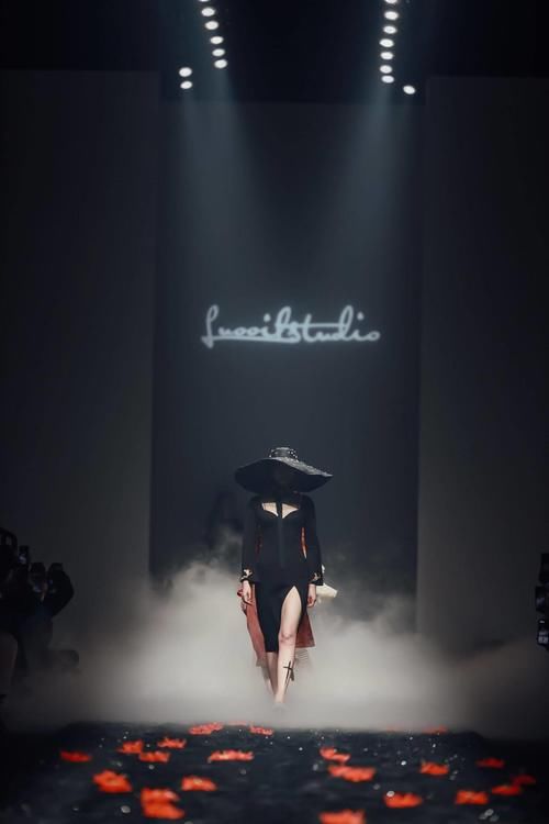 LUOOIFSTUDIO独立设计师品牌发布2021秋冬系列