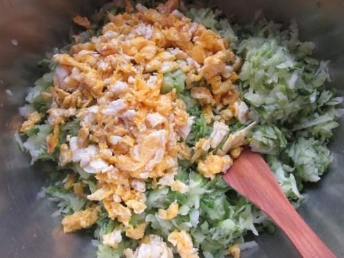 饺子|老妈包了40年饺子，饺子这样调馅超好吃，就爱这个味，三天两头吃