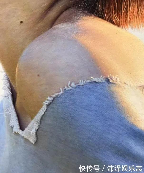 幅画作#日本“水中少女”图,因太逼真被争相收藏,网友忍不住想放大看