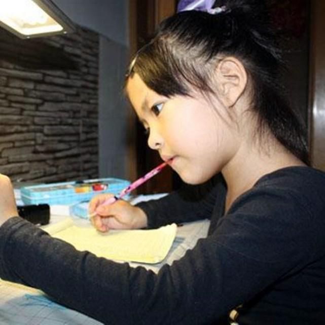 专注力|孩子是“真好学”还是“假勤奋”看看他最常用的笔就能一目了然