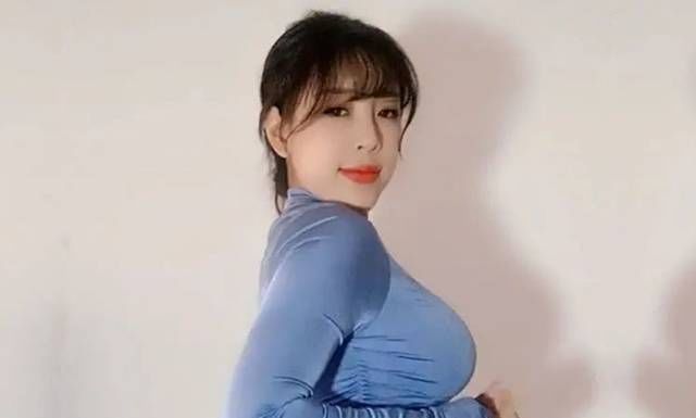 健身|115斤的微胖女神,健身增肌想变壮,坦言喜欢卡戴珊