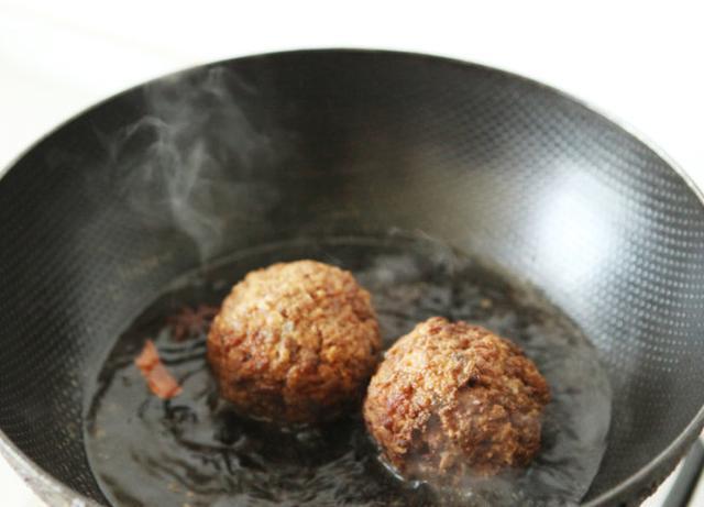 狮子头都吃过,但是你吃过有蛋黄的吗?色香味俱全,大人小孩最爱