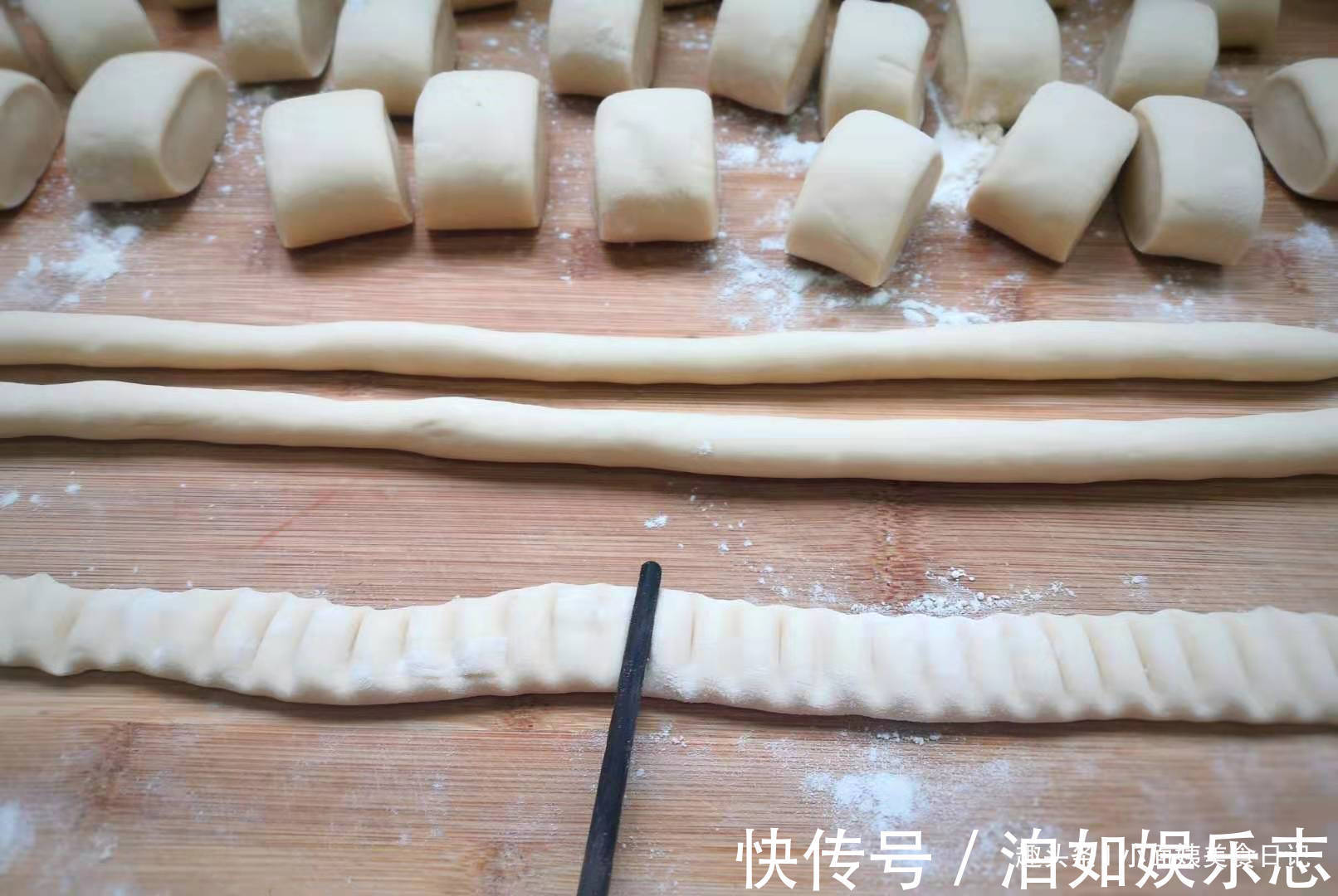 蒸馒头|馒头最漂亮的做法，筷子一压，两手一卷，蓬松暄软，一学就会！