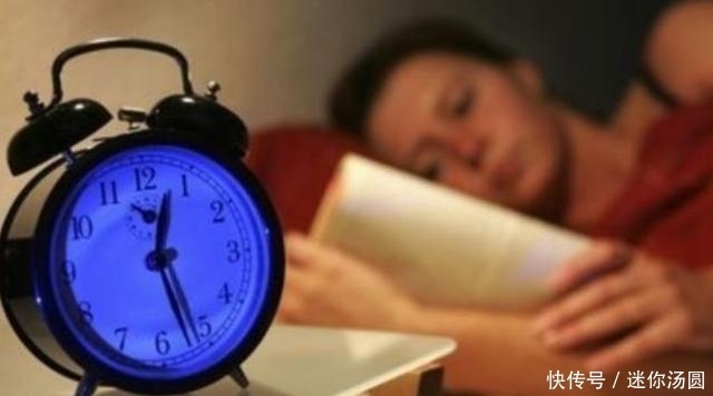 失眠与什么有关？提醒：或许身体缺少2种维生素，不妨了解一下