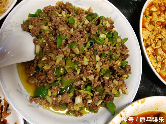 尖椒炒牛肉|家里突然来客人，婆婆要我下厨招待，一桌菜吃到撑，直夸她有福气