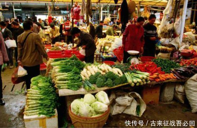 公务员|公务员辞职下海卖鸭，靠电脑配件年赚70亿，生活奢靡，酒只喝拉菲