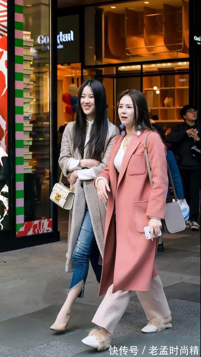 路人 街拍路人,拉风时尚的大衣搭配12CM的高跟鞋,让你尽显女王气质