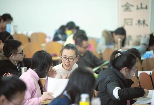 “免费师范生”到底好不好？学生能否选择？看看大学老师如何说