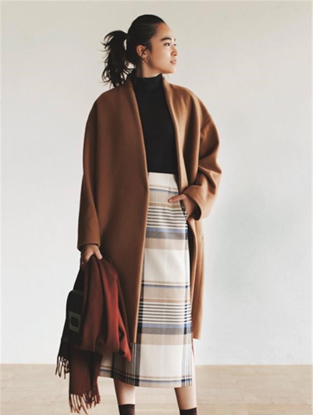 大衣 秋冬第一件大衣,有棕色、米色、藏青色,还有漂亮的烟熏色!