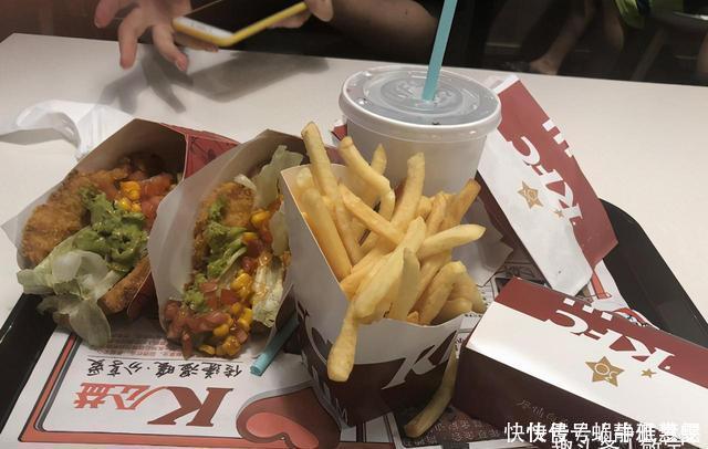 一个人是去吃肯德基,中途想上厕所,如此做,服务员秒懂不会收盘