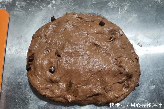  看起来|这是一款看起来很丑却很好吃的面包，双倍浓香可可面包送给你
