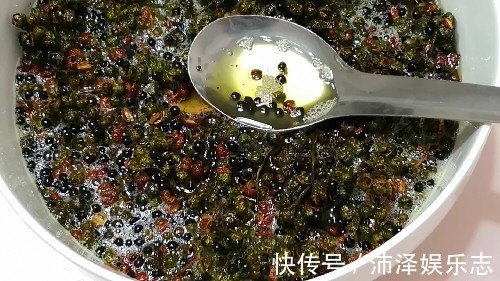 晓峰|炸花椒油，不要直接下锅炸，少了这1步，难怪花椒油不香也不麻