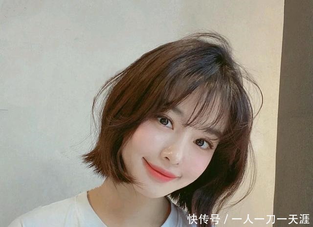 分享几款适合方脸、大脸的发型,显脸小还减龄,很适合新年剪