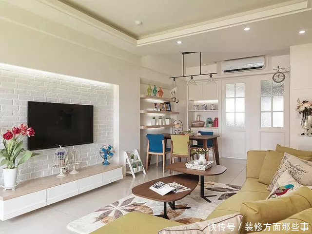 罗马柱|76平欧式二居室,餐厅彩色木质餐厅家具让这个空间更年轻活跃