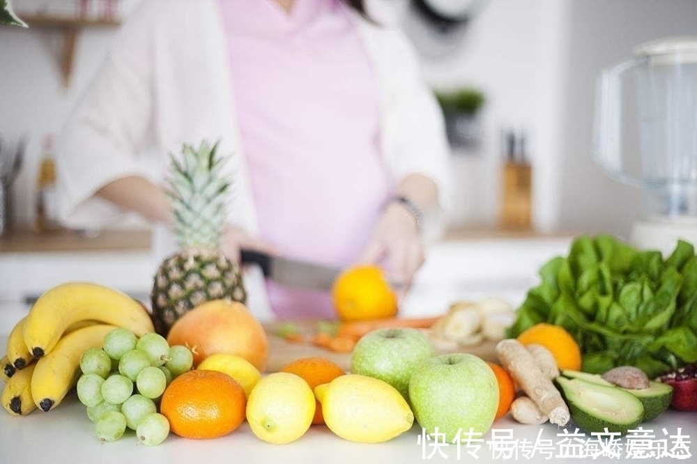 发育不良|孕妇左侧躺真的对胎儿好吗听完医生的解答,终于可以放心了