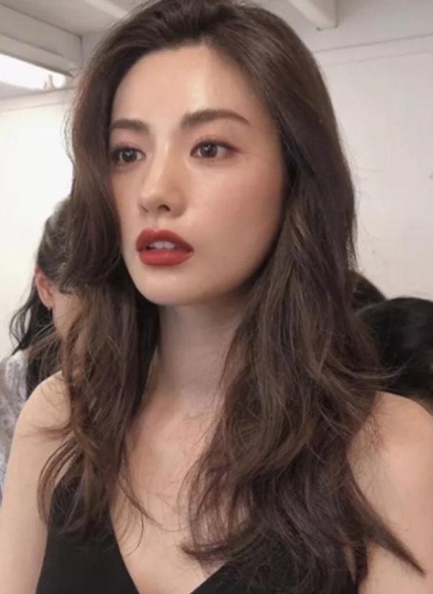 减龄 女人过了50岁,就别乱剪头发,今年流行的发型,减龄又时尚