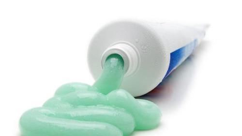 麻烦|牙膏和风油精泡一泡,帮你解决一大堆麻烦,不知道真是可惜