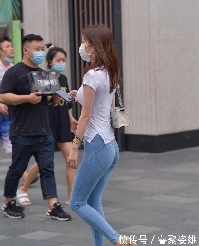 苗条|单肩衫清新自然,斑纹式青春,时髦又苗条