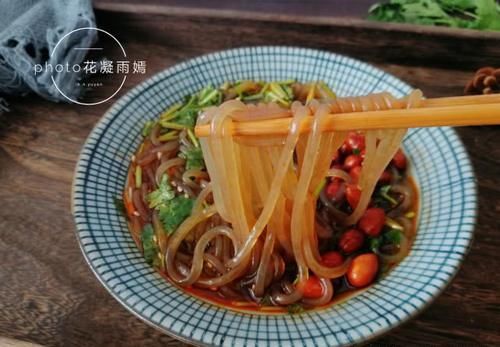 美食精选：酸辣粉，自己在家做，酸辣开胃，5分钟搞定