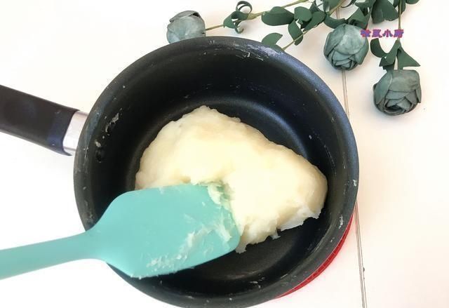 家有剩余的巧克力吗给孩子做个漂亮的巧克力奶球吧,简单好吃