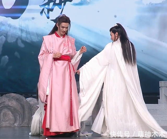 《山河令》演唱会槽点多：全员走音，炒CP过头，演员现场说脏话