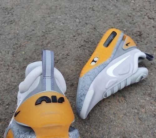 低帮版NikeMAG 简直就是低帮版NikeMAG全新自动系带还有新配色