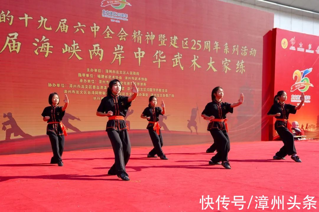 传统武术|好看！早上，这场武术表演太秀了……