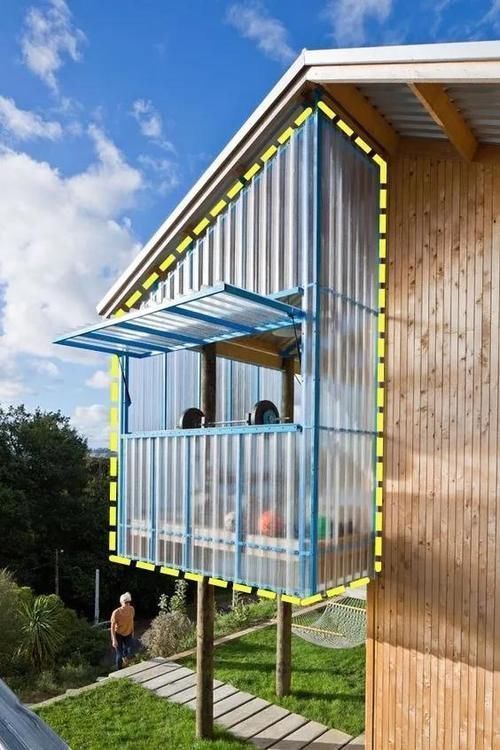 瓦楞塑料|外国人封阳台竟然这么封?不用玻璃改用塑料,三面采光超透亮