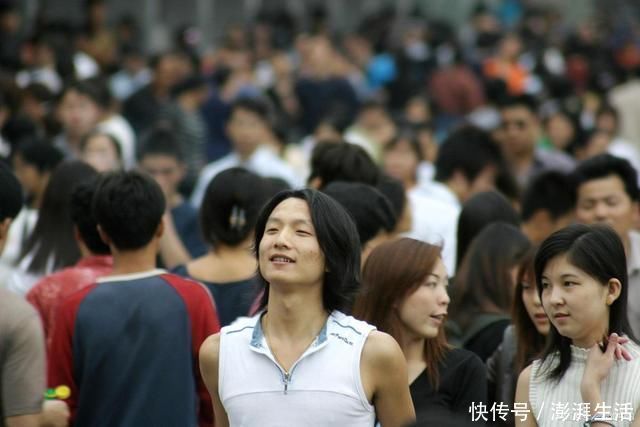 拼多多|京东招001号快递员，刘强东允诺干满5年买房，如今状况让人惊讶