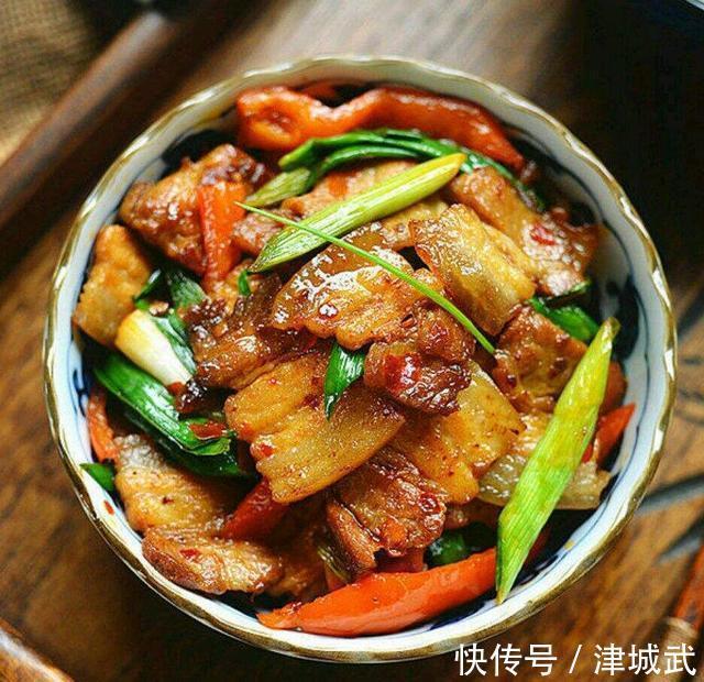 回锅肉多做这“3步”,色泽红亮,肥而不腻,比饭馆做的还好吃!