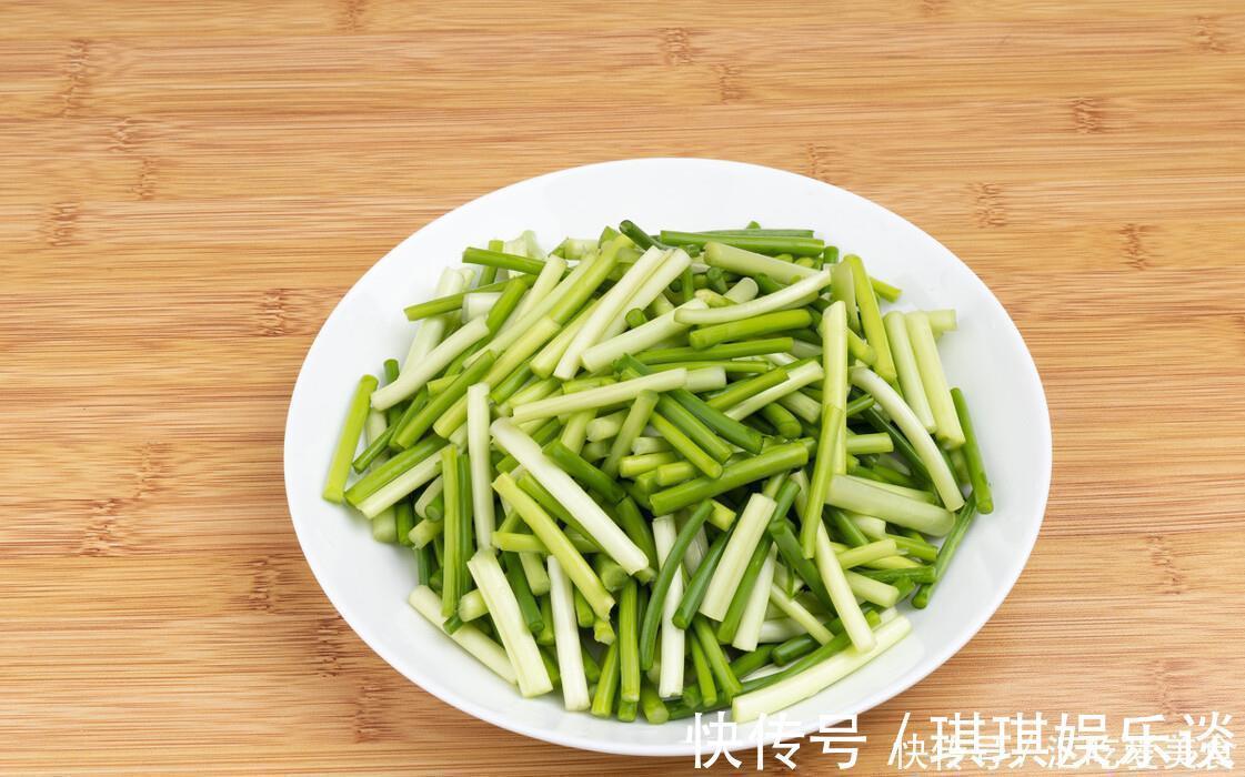 保鲜袋|新鲜蒜苔如何保存?不要直接放冰箱,教你一招,放半年也是新鲜的