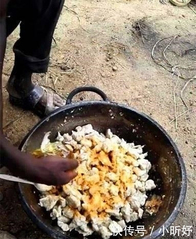 倒贴|饺子不是中国人专属,看非洲人做的饺子,吃得下去我倒贴你钱!