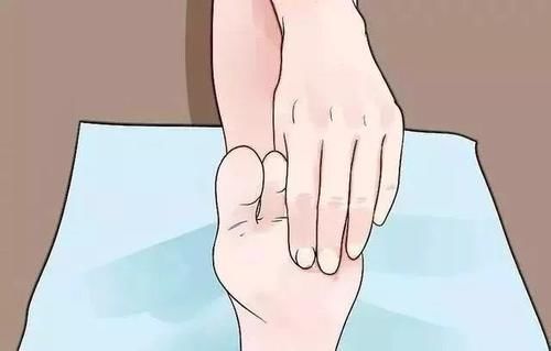 肌肉|3更半夜突然腿脚抽筋痛醒？教你1招1分钟就能见效！医生都说好！