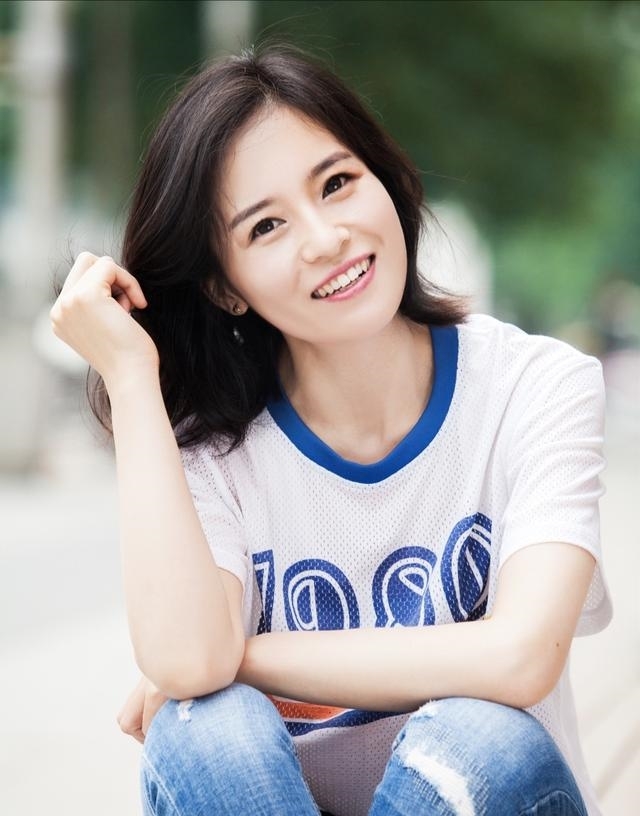 卢玲 河北广播电视台《梨园风》栏目主持人策划并成功举办了《京津冀