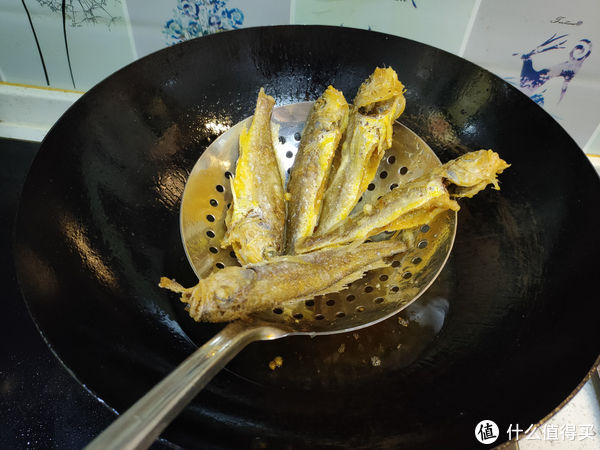 遇到这小鱼我从不错过，一买三五斤，味道鲜美，骨头都能吃