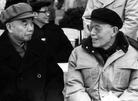 这位|这位开国中将为了救毛主席，鞋都跑掉了，双脚血流不止！