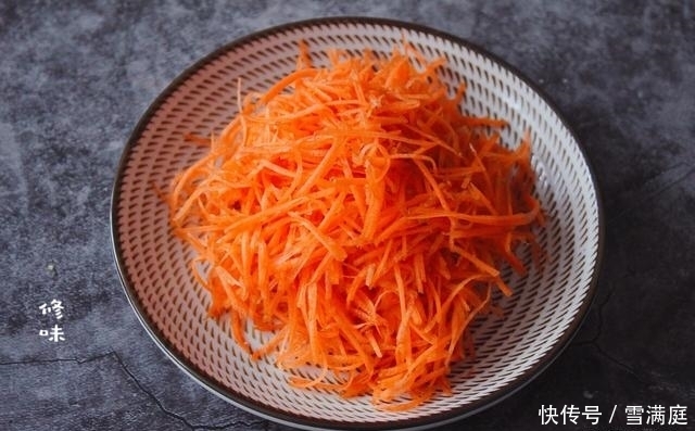 这馅饼没吃过就太亏了！加了它补肝明目，鲜香又筋道，四季都爱吃