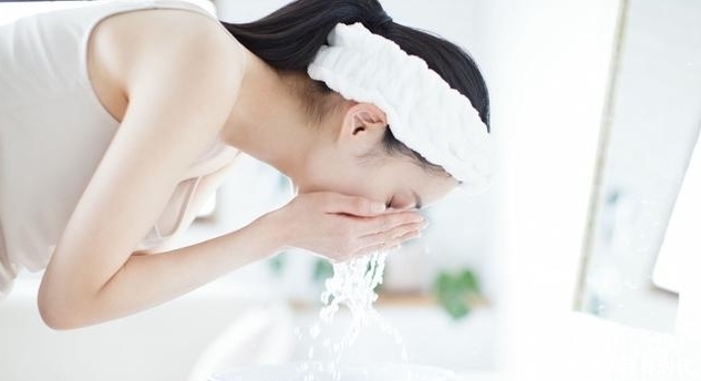 洗脸|盐水洗脸,脸上的4个好变化自然看得见,别错过